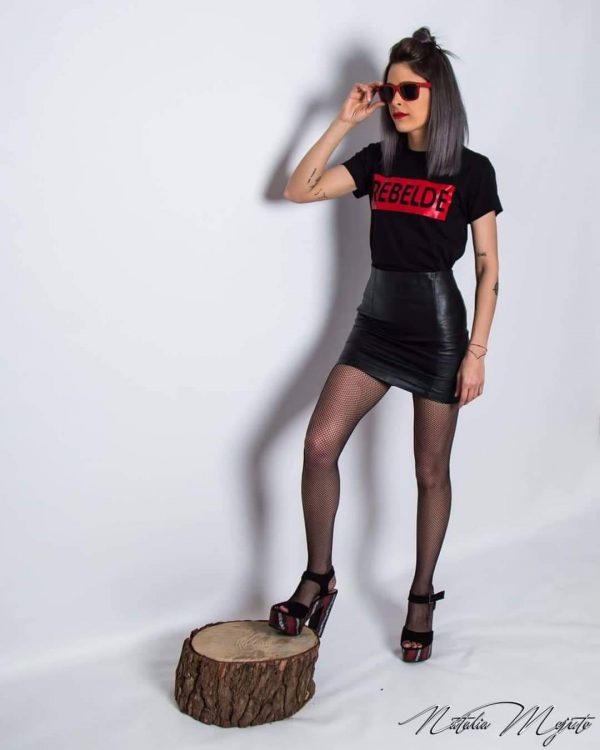 Camiseta Rebelde Muy Entallada