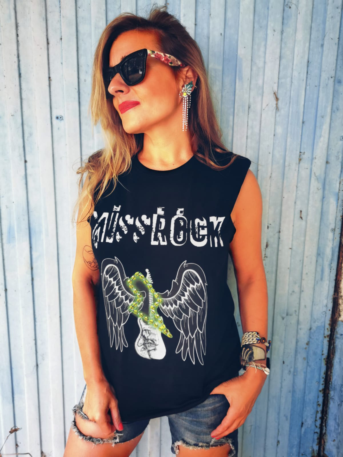 Camiseta con hombreras - MissRock, Camisetas Rockeras